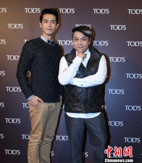 蔡康永现身南京遭围堵 透漏将与小s合拍电影