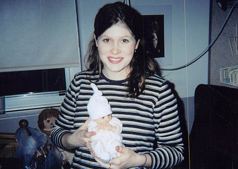 (网页截图)   12岁的卡拉迪和正常的孩子们在一起上学.