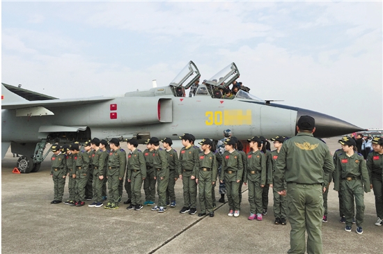 空军驻杭94936部队军营开放日 赴一场"飞豹"之约