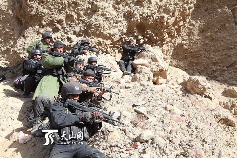 新疆武警反恐图片