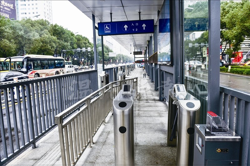 温州brt计划于27日试运行 要先刷卡或投币再乘车