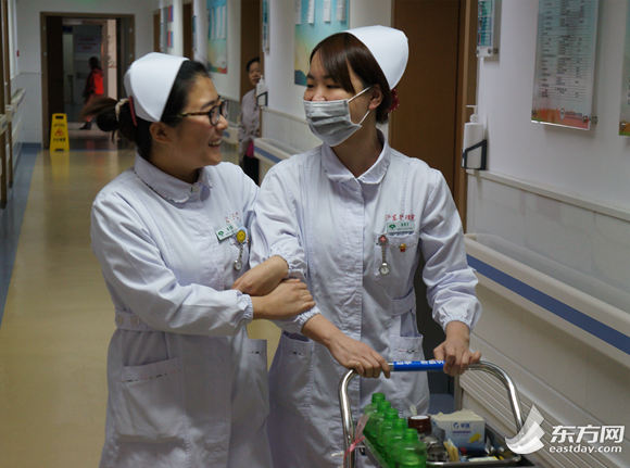 沪东老年护理院的"90后"护士 专业善良让老人笑容重现