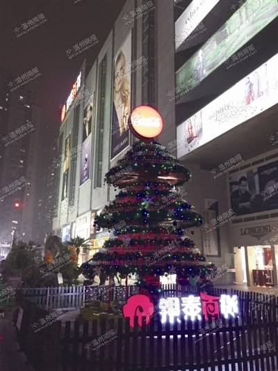 与圣诞老人猜拳跳舞 温州各大商场叫大家撒开了玩