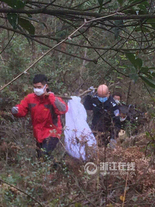 警方找到符某尸体为了找到李某去山里的目的地,刑警们采取了"假如我是