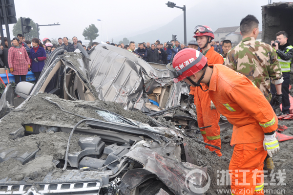 有网友通过浙江在线微信(zjolwx)爆料,在杭州萧山有一辆拉快递的