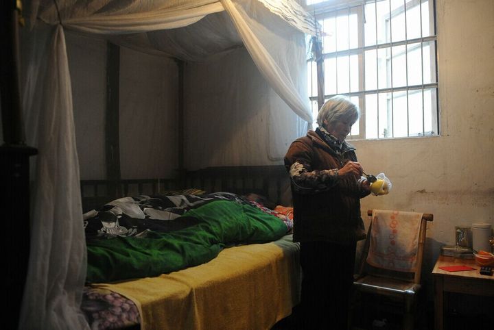 什么是孝道浦江儿媳与98岁婆婆同床睡52年