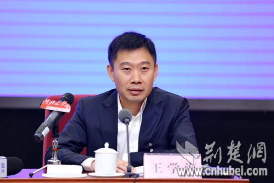 湖北省政协委员,人福医药集团股份有限公司董事长王学海