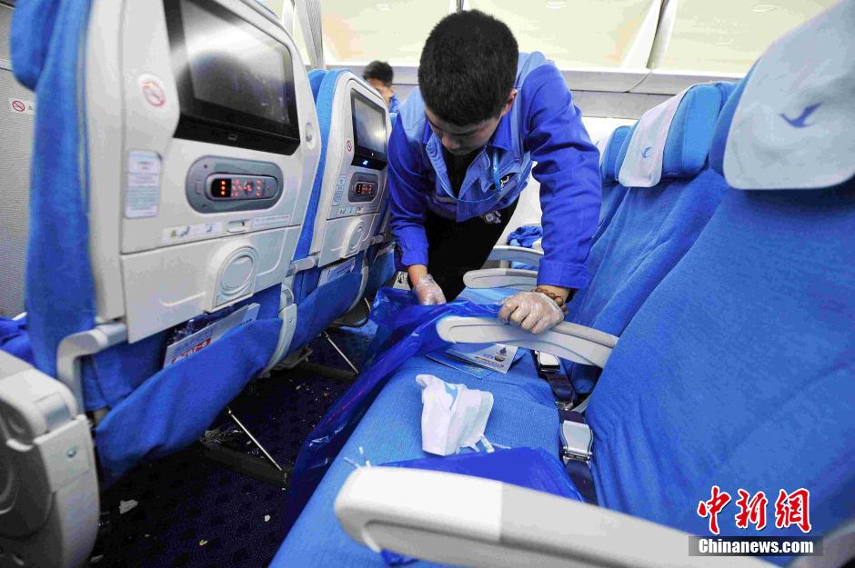 走近飞机"美容师"——客舱保障员