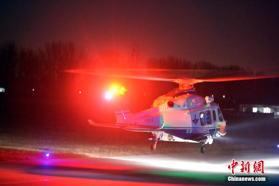 北京警用直升机升空巡逻 为新春佳节保驾护航