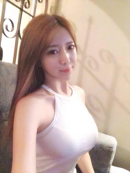 韩国网络女主播叫米娜(choi somi)因身材火爆,拥有完美腰臀比例,容貌