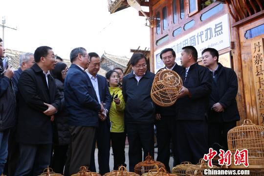 种茶养猪招工不对路 首富王健林贵州扶贫出新招