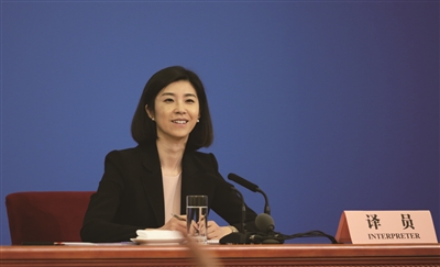 两会上又见美女翻译!杭州姑娘张京再次亮相