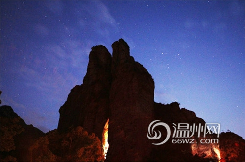 夫妻峰 图片来源于网络