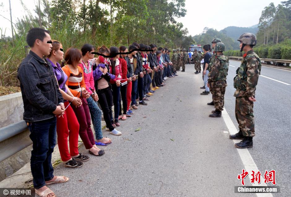 广西边防抓获百余名越南偷渡客