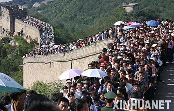 黄金周期间,长城上人满为患