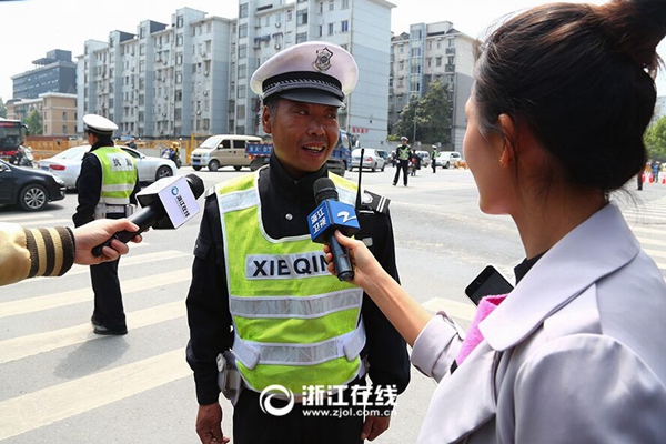 —西湖交警文教中队副中队长叶建江,民警王屹平,学警俞卓成,协警