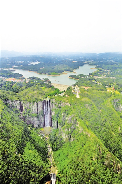 空中鸟瞰天顶湖和百丈漈景区.刘伟摄