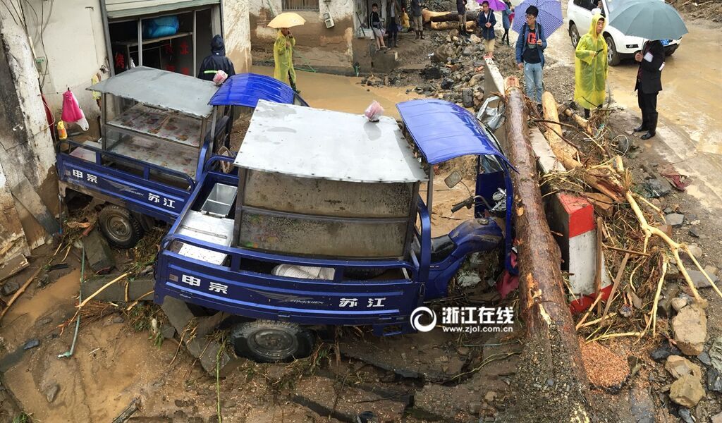 杭州临安发生的车祸图片