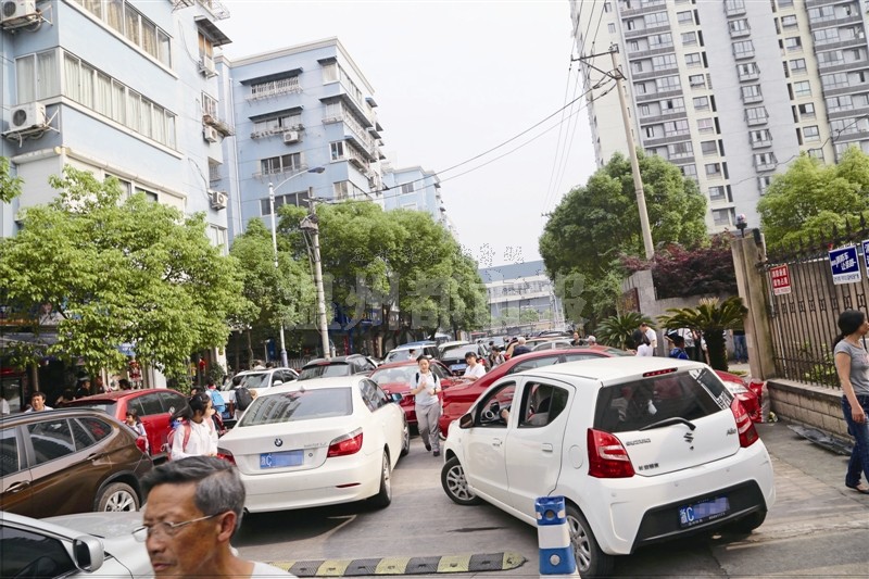 乱停车打什么电话(重庆乱停车打什么电话)