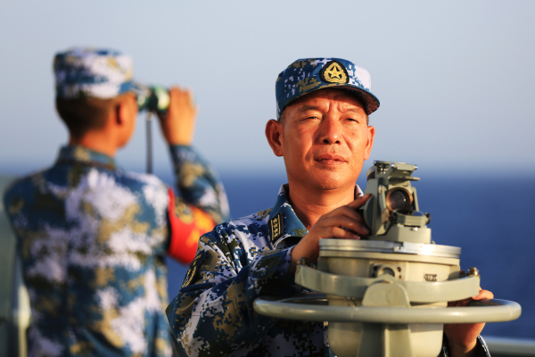 坚强源于使命——从操舵兵到舰长 他八下大洋