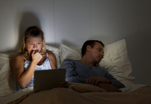 看你还敢不敢晚睡