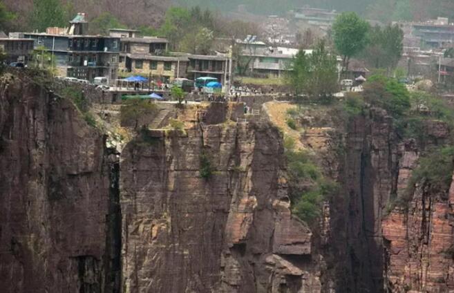 世界上最危险的村庄：全村住在垂直的悬崖上