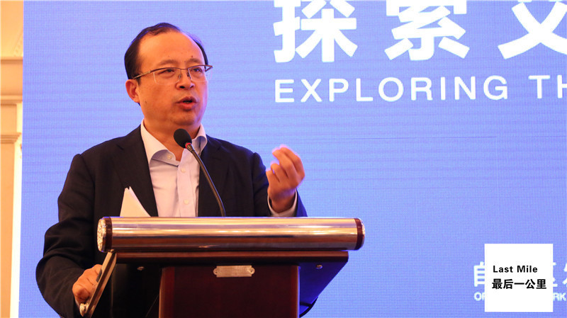 自治区发展纺织服装产业带动就业领导小组办公室主任梁勇在论坛上