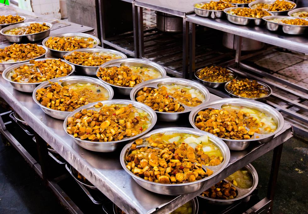 少管所探秘:米饭随意加 可下象棋学画画