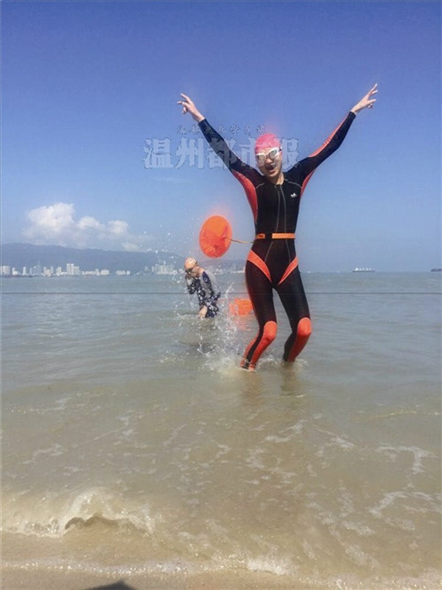 永嘉泳友挑战马六甲海峡 其中六人成功横渡