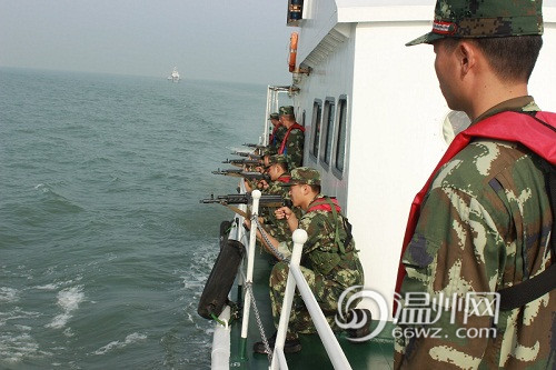 温州海警开展海上射击训练 掀起练兵热潮