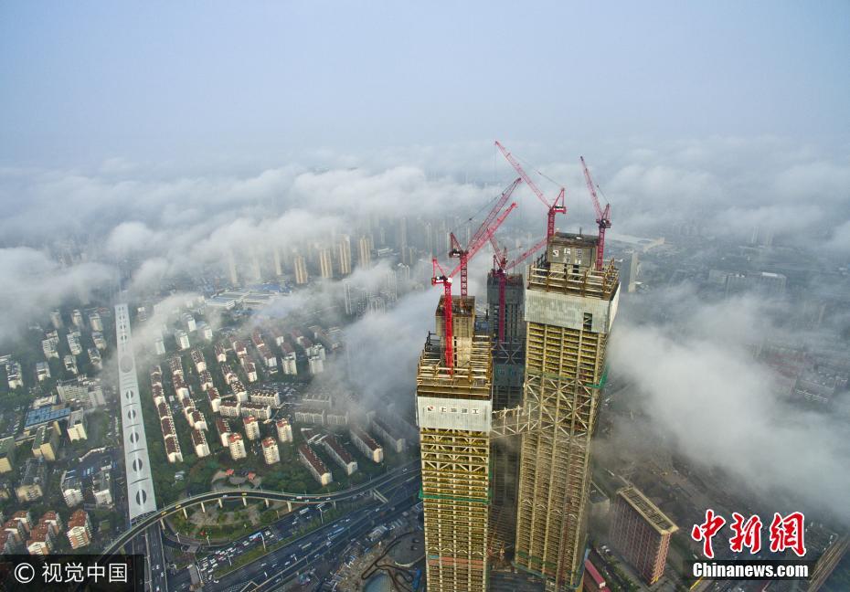 雨后大雾弥漫 南京变身“天空之城”