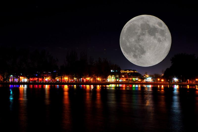 但据天文观测数据来看,今年农历八月十五,显然不是一年中月亮最圆最亮