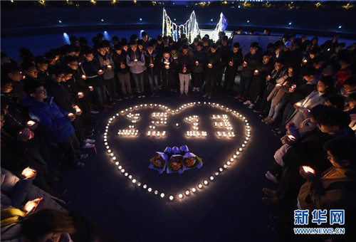 南京：大学生开展“烛光祭”等活动 悼念南京大屠杀遇难同胞