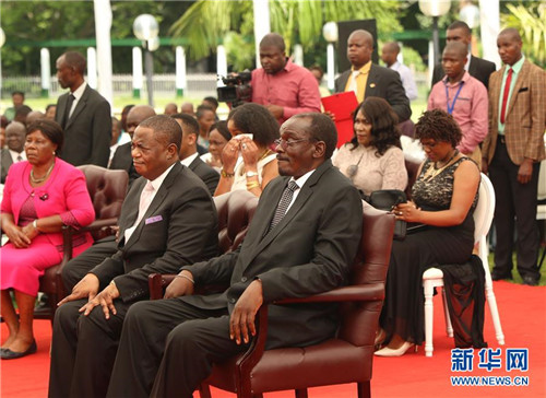 津巴布韦两位新任副总统宣誓就职