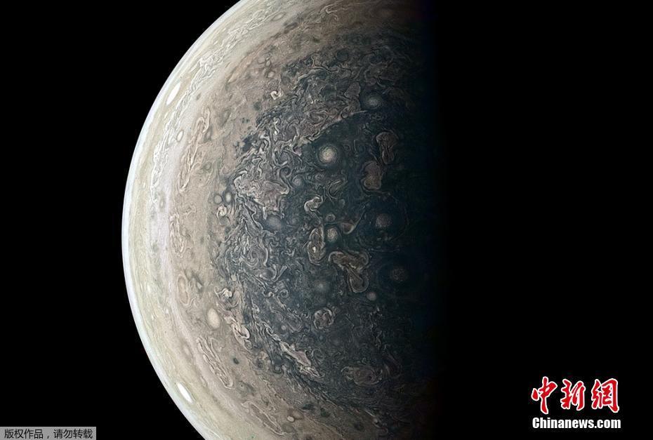 朱诺”拍摄木星南极地区图像 色彩绚丽