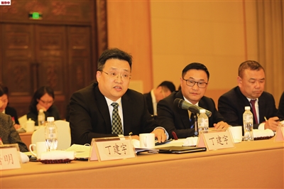 建设大通道融入省1小时交通圈