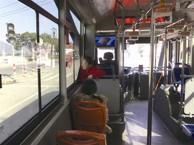 BRT2号线试运营 市民从“质疑”到“期盼”