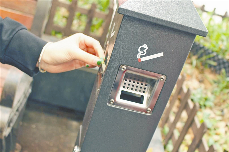 让无处安放的烟头有个"家" 两百"烟蒂收集器" 亮相文成街头