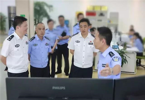 温州市委常委,公安局长罗杰认为,这朵"云"就是数据云,智慧云,是甩应