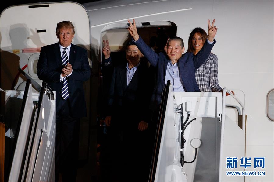 特朗普迎接从朝鲜返回的三名美国人