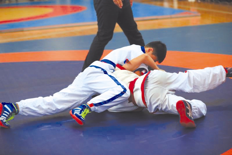 全国中国式摔跤锦标赛在苍南开赛