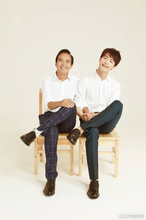 马天宇晒父子合照满是悲伤工作室证实爸爸已病故