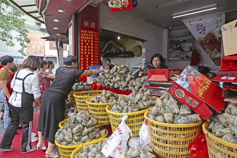 县前头粽子铺年售1000万个粽子 食品企业却青睐嘉兴五芳斋