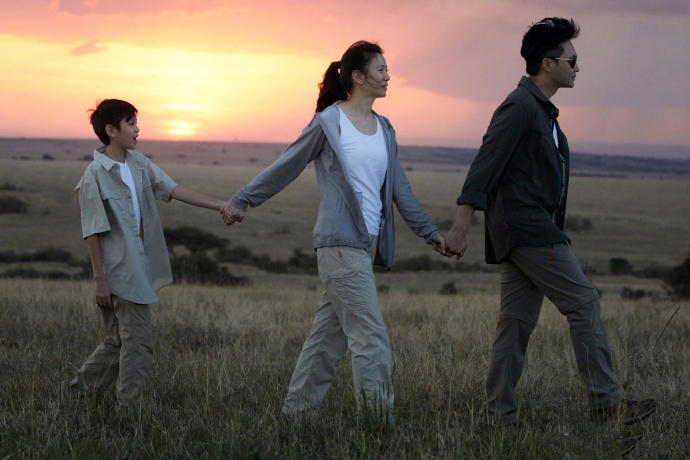 张智霖袁咏仪带魔童游肯尼亚 一家人草原合影超温馨