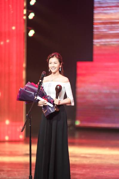 2018文荣奖刘涛摘视后 赵本山女儿网红脸抢镜