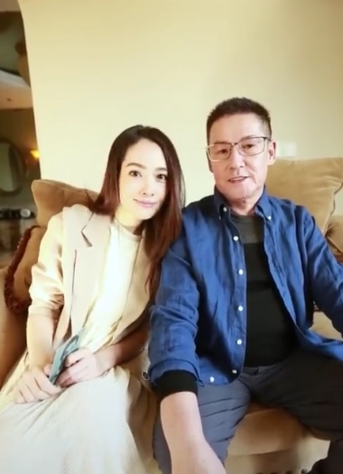 颜值超高!郭碧婷与父亲同框 父亲年轻时帅过小鲜肉