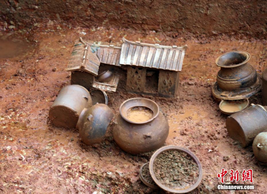 广西贵港城区发现西汉至明清时期古墓葬百余座
