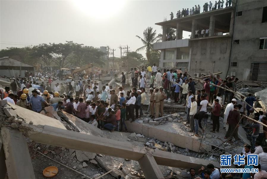 印度南部在建楼房倒塌致2人死亡