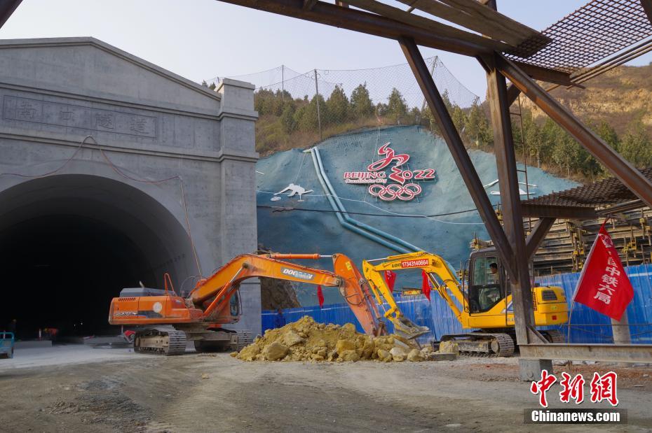 京张高铁南口隧道主体结构完工