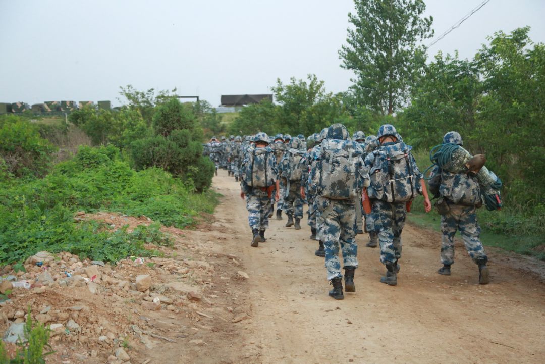 心疼更为他们自豪